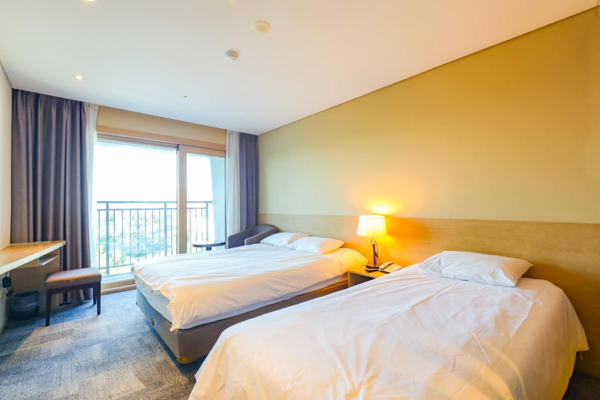From H The Best Hotel Jeju Seongsan Согвипхо Экстерьер фото
